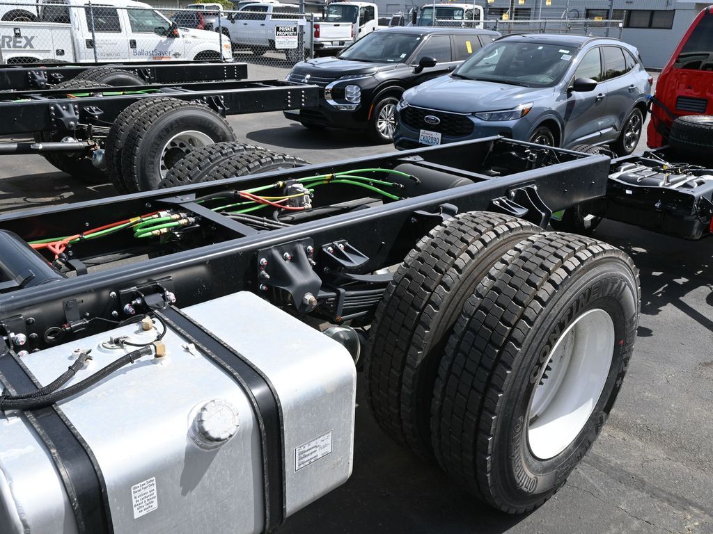 2025 Isuzu FTR 