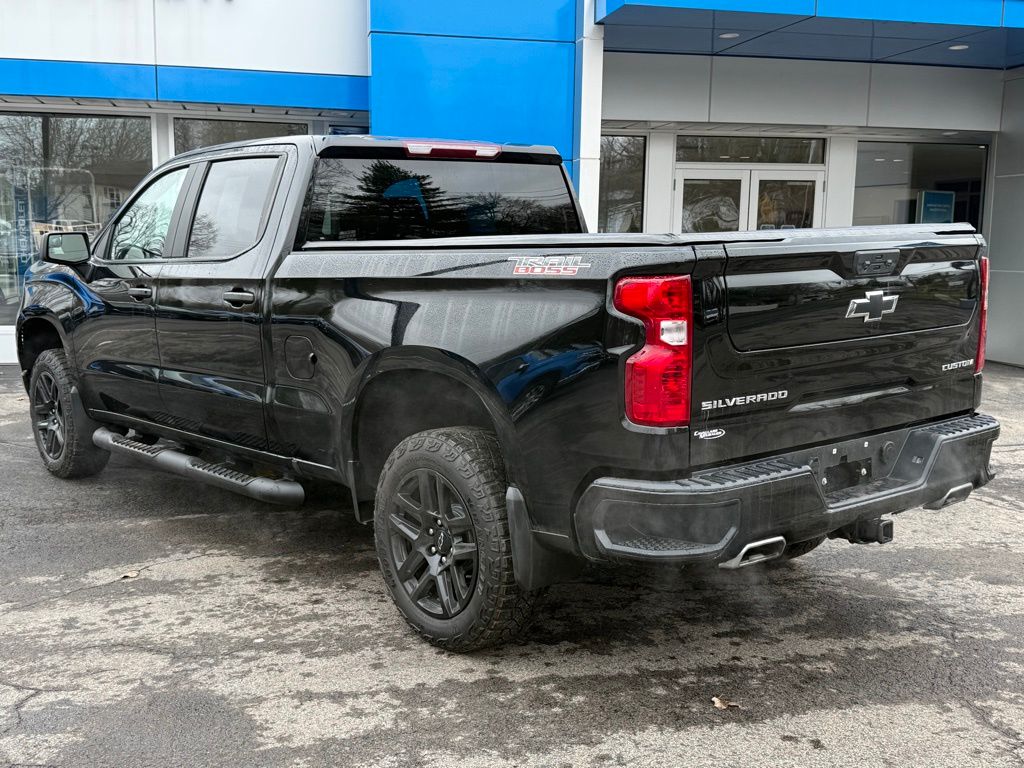 View vehicle photo 7