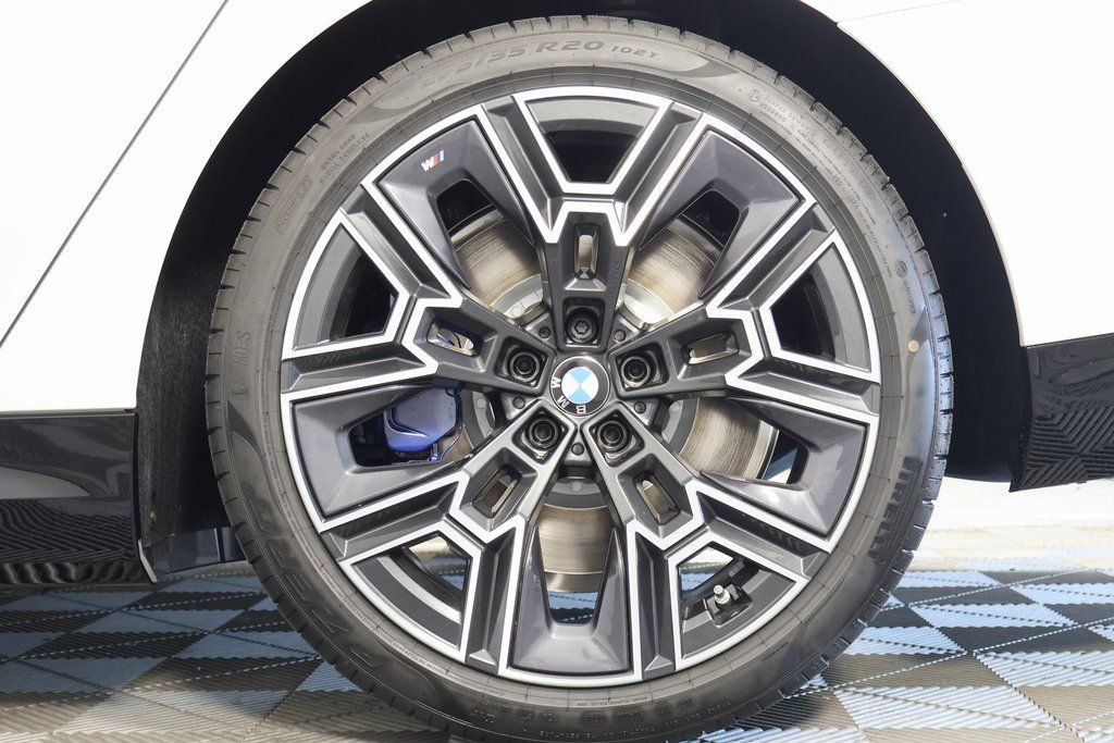 Thumbnail: 2027 BMW 5 Series - 10