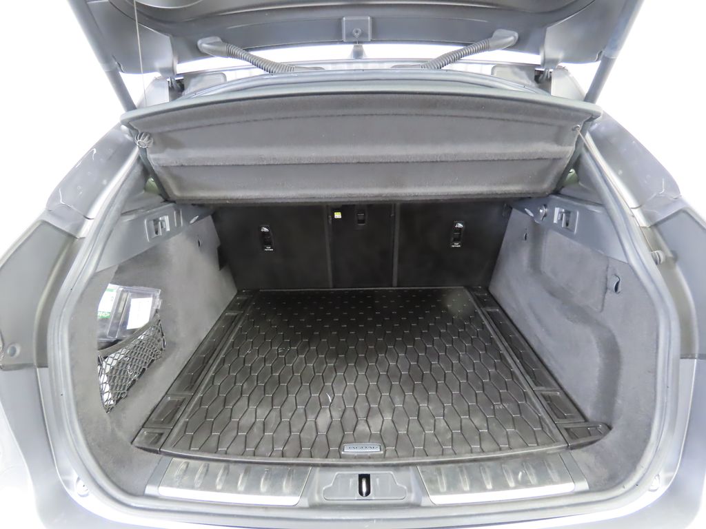 Thumbnail: 2021 Jaguar F-Pace - 26