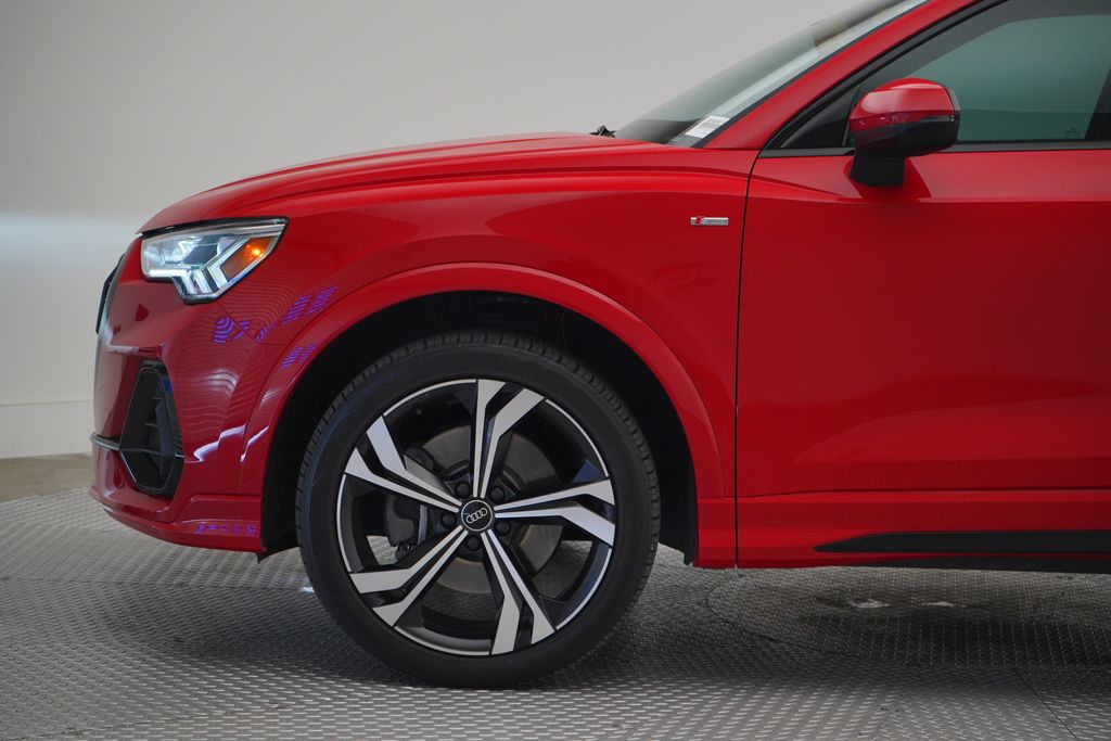 Thumbnail: 2023 Audi Q3 - 2