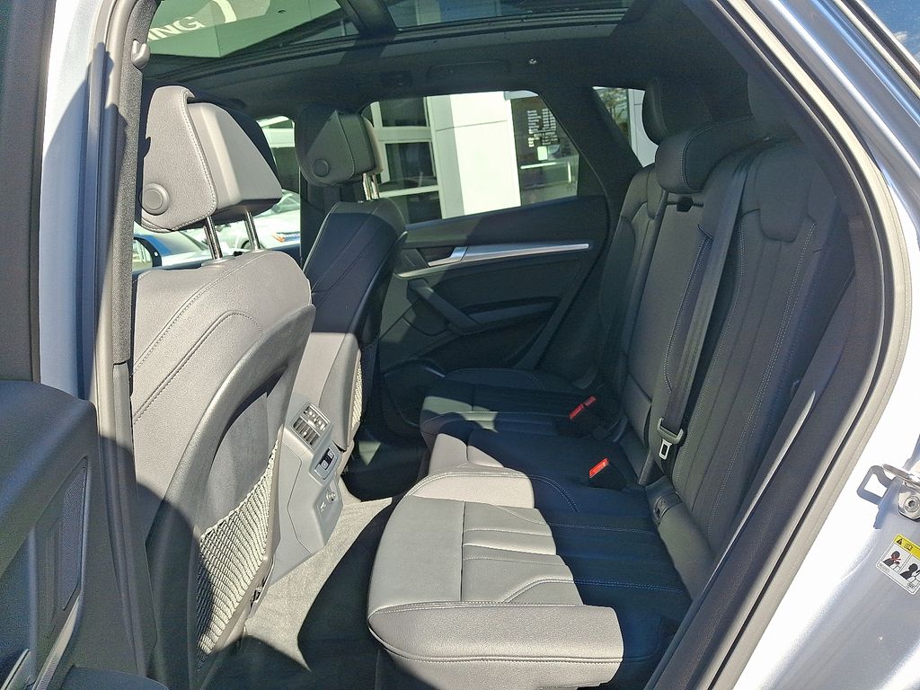 Thumbnail: 2025 Audi Q5 - 10