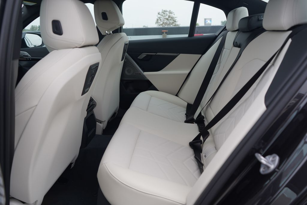 Thumbnail: 2026 BMW 5 Series - 13