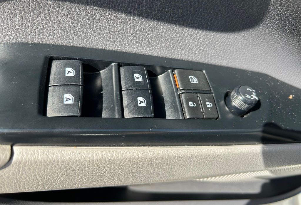 Thumbnail: 2018 Toyota Camry - 17