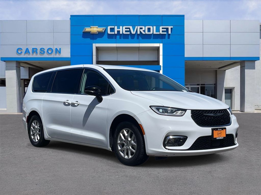 Bright White Clearcoat 2024 Chrysler Pacifica Minivan Front-Wheel Drive 9-Speed Automatic