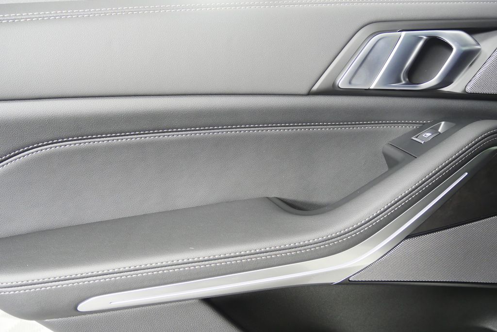 Thumbnail: 2026 BMW X5 - 13