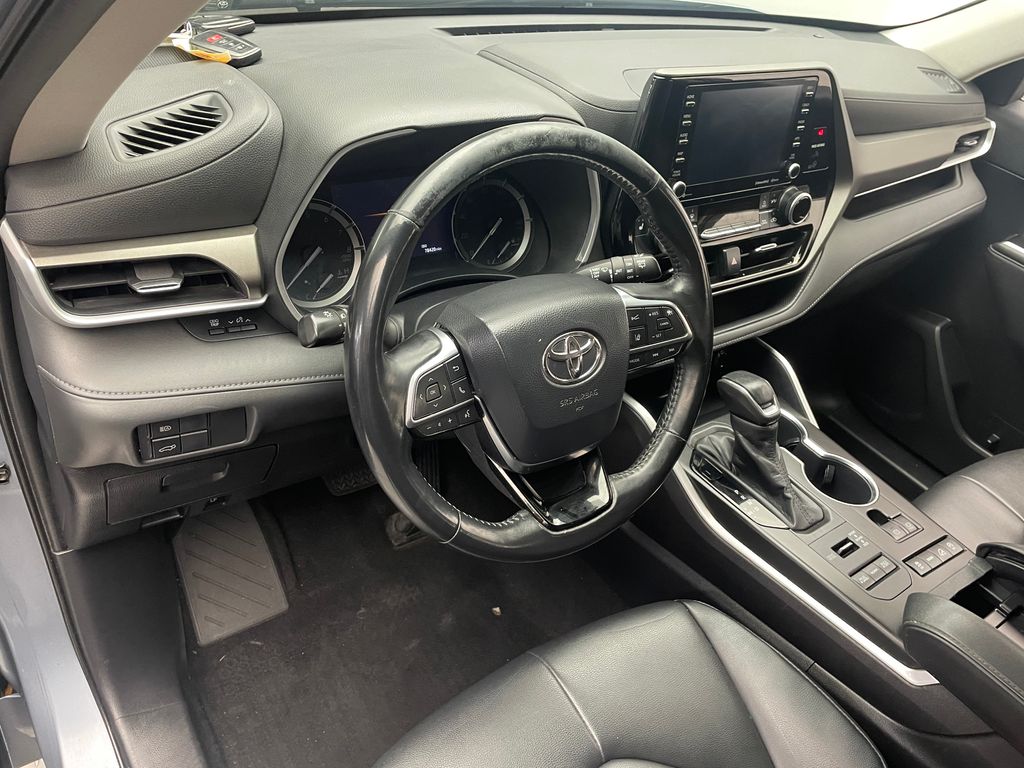 Thumbnail: 2020 Toyota Highlander - 11