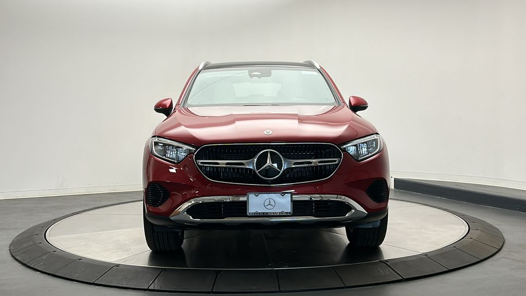 2025 Mercedes-Benz GLC 300 2