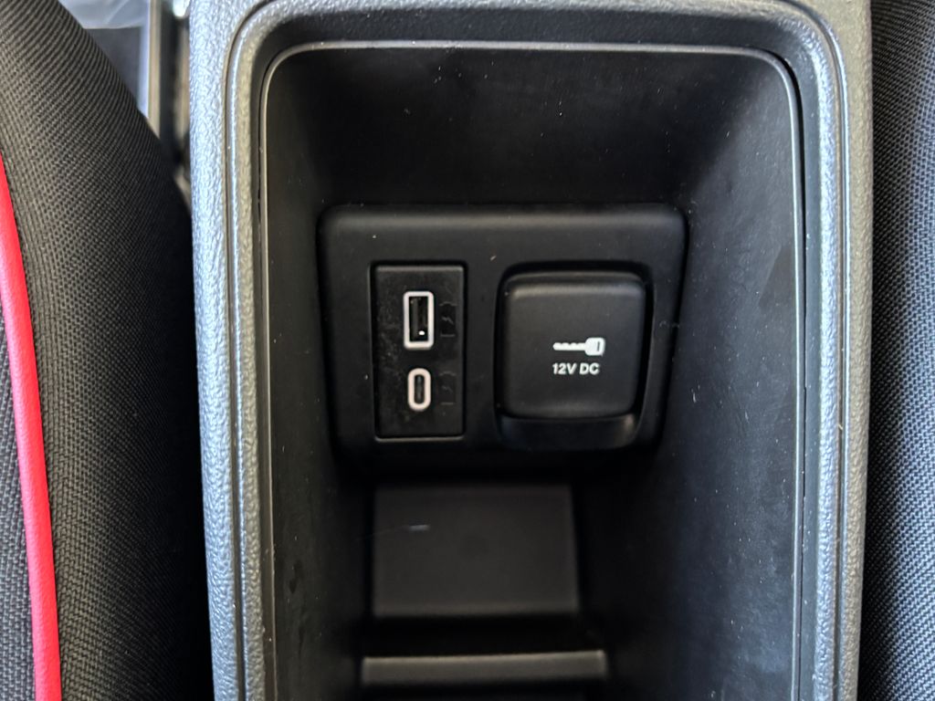 Thumbnail: 2024 Fiat 500e - 21