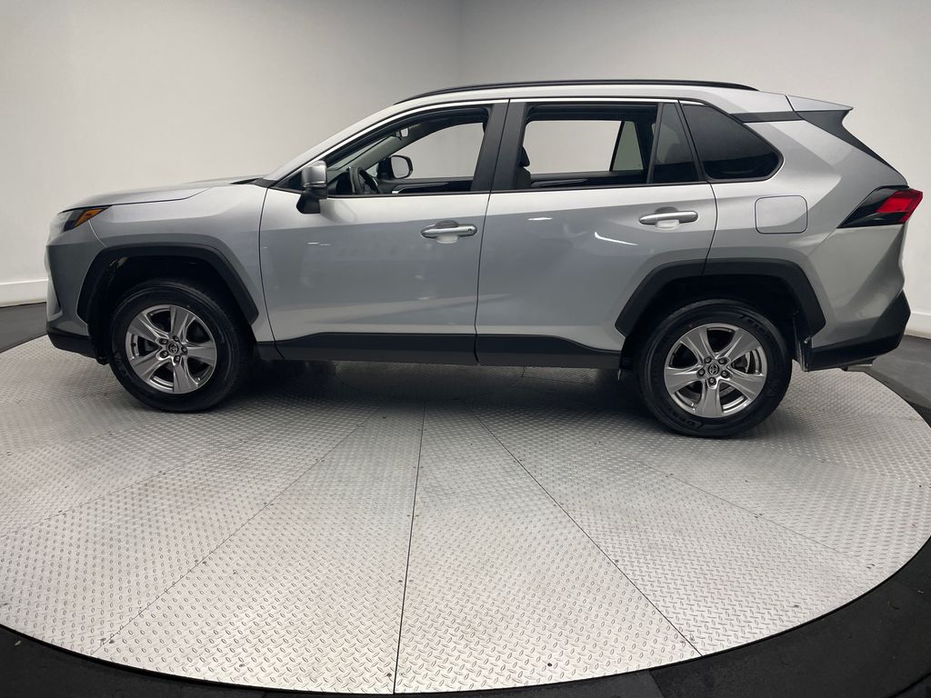 2023 Toyota RAV4 XLE 8