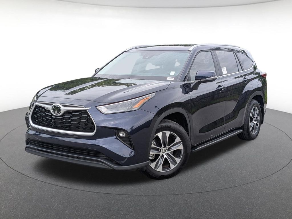 Gray 2025 Toyota Highlander SUV / Crossover Front-Wheel Drive 8-Speed Automatic