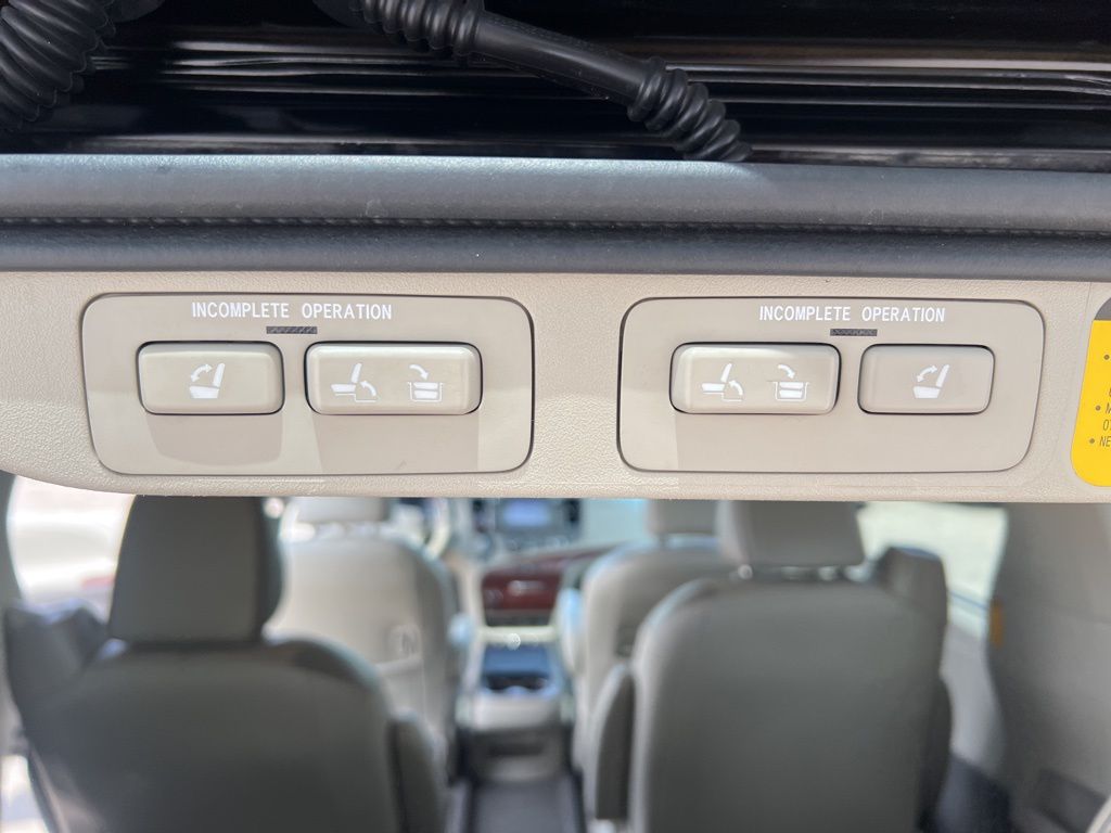 2014 Toyota Sienna XLE 7-Passenger Auto Access Se photo