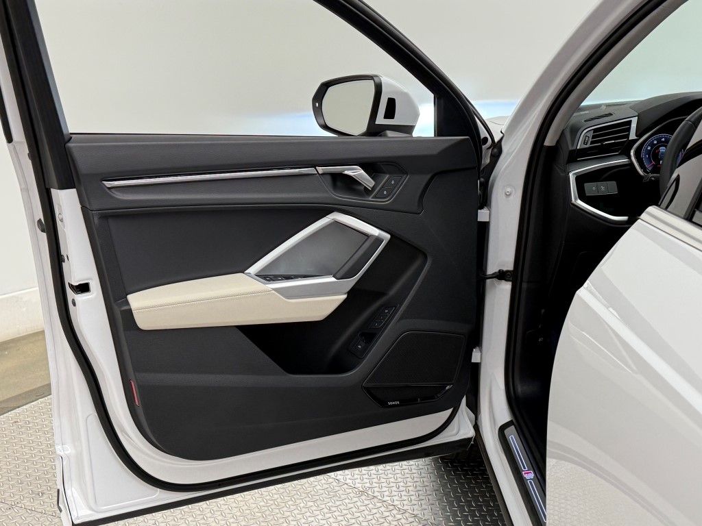 Thumbnail: 2025 Audi Q3 - 24