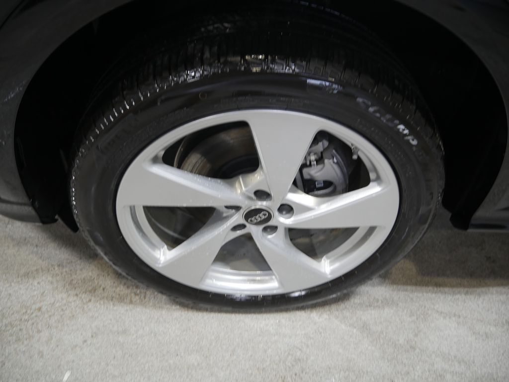 Thumbnail: 2025 Audi Q5 - 12