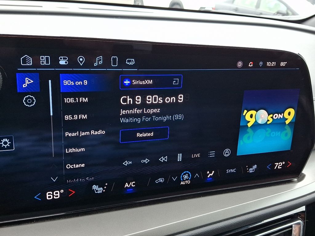 used 2025 Chevrolet Traverse car, priced at $39,629