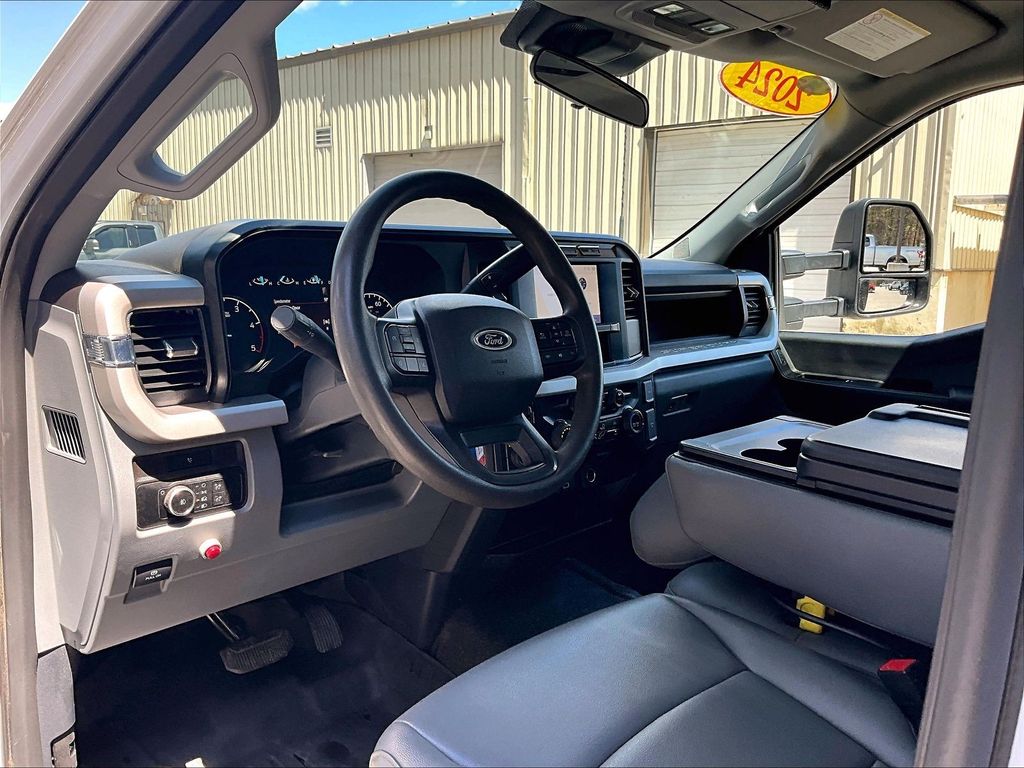 2024 Ford F-350SD — photo 8