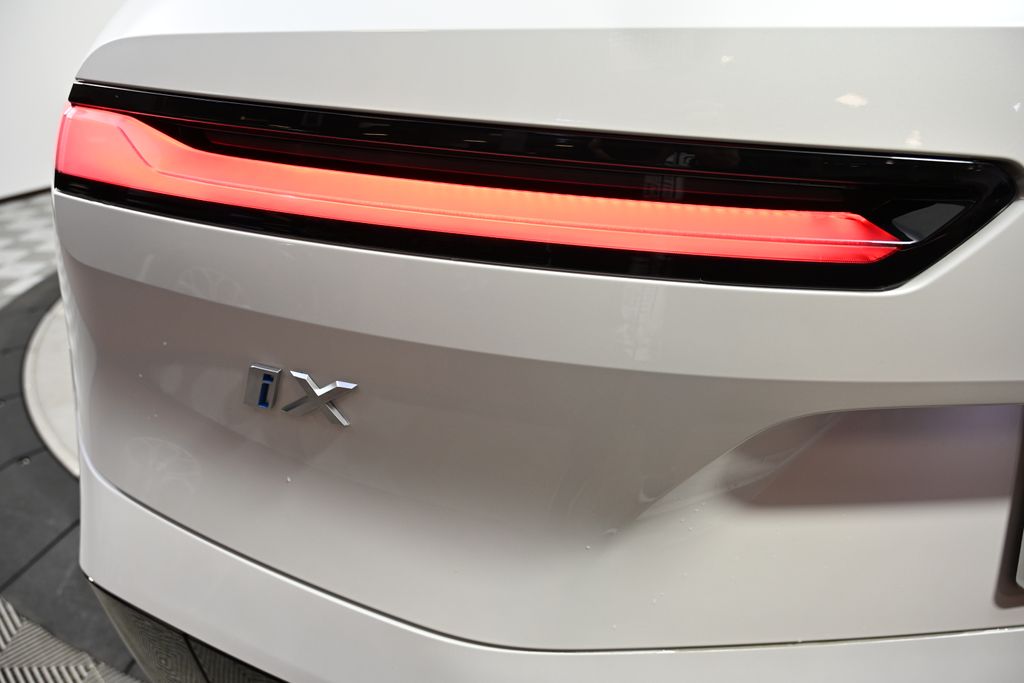 Thumbnail: 2025 BMW iX - 11