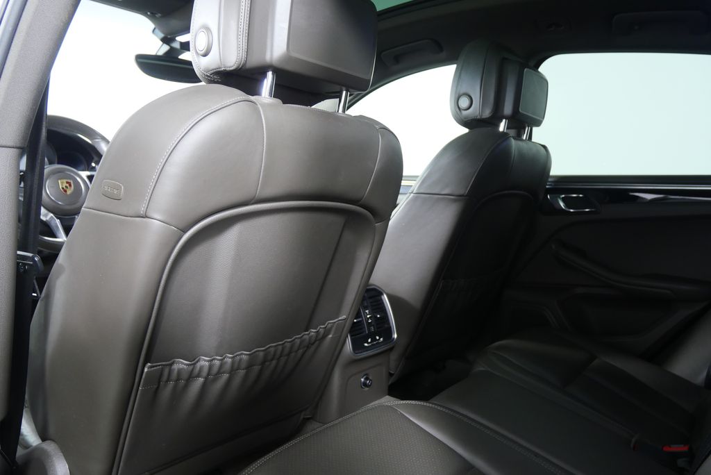 Thumbnail: 2016 Porsche Macan - 19