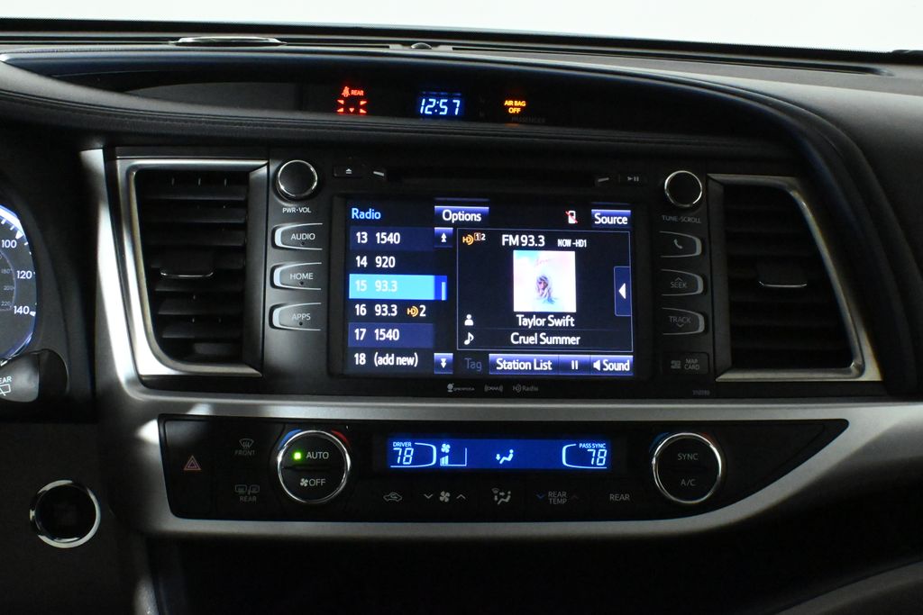 Thumbnail: 2019 Toyota Highlander - 21