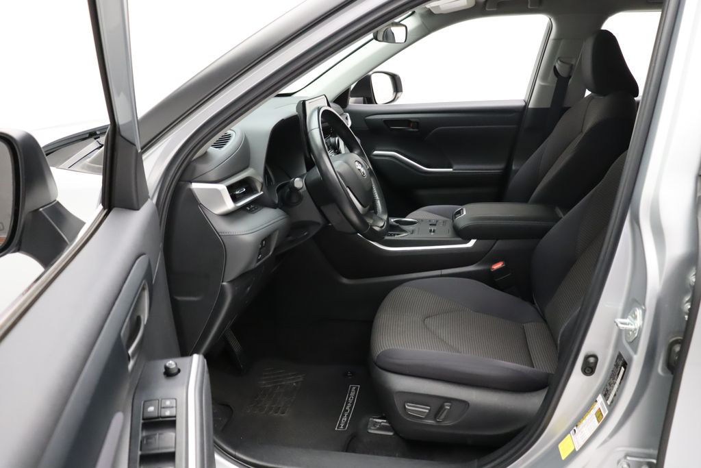 2023 Toyota Highlander L 14