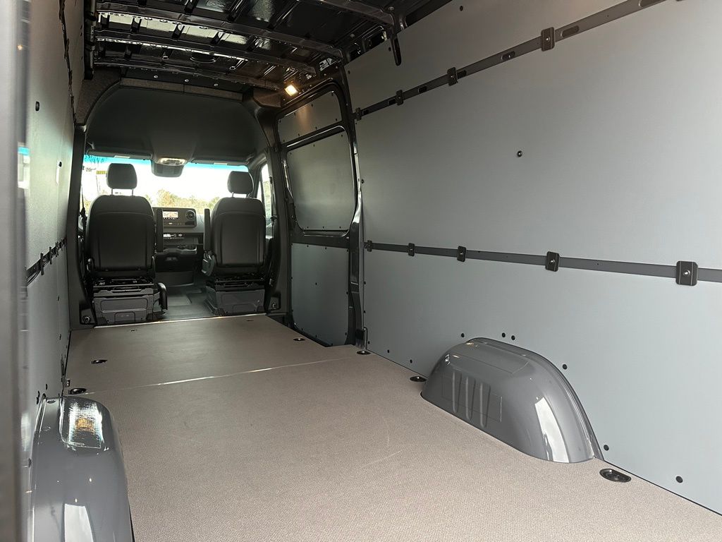 2024 Mercedes-Benz Sprinter 2500 Cargo 170 WB 24