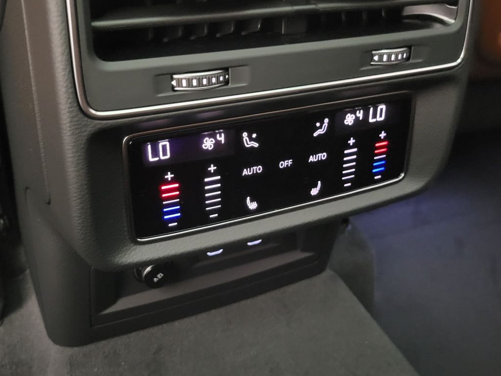 Thumbnail: 2026 Audi Q7 - 24