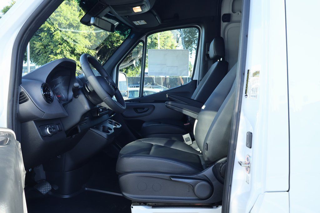 Thumbnail: 2025 Mercedes-Benz Sprinter - 6