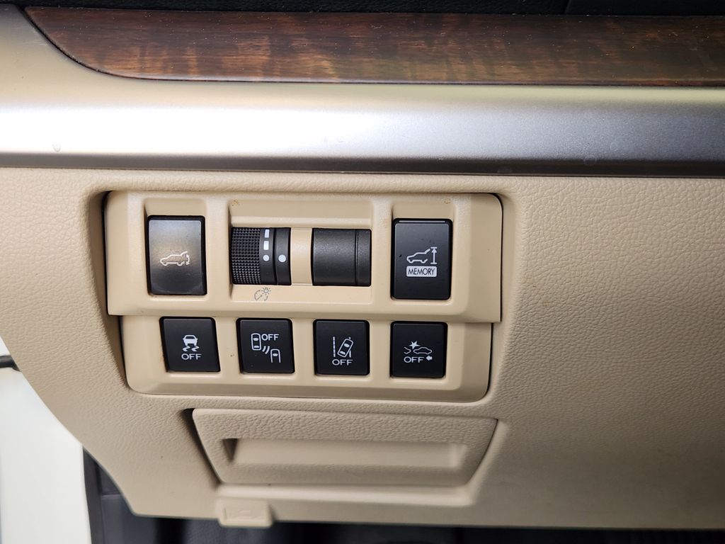 2019 Subaru Outback 2.5i White at Legacy Ford
