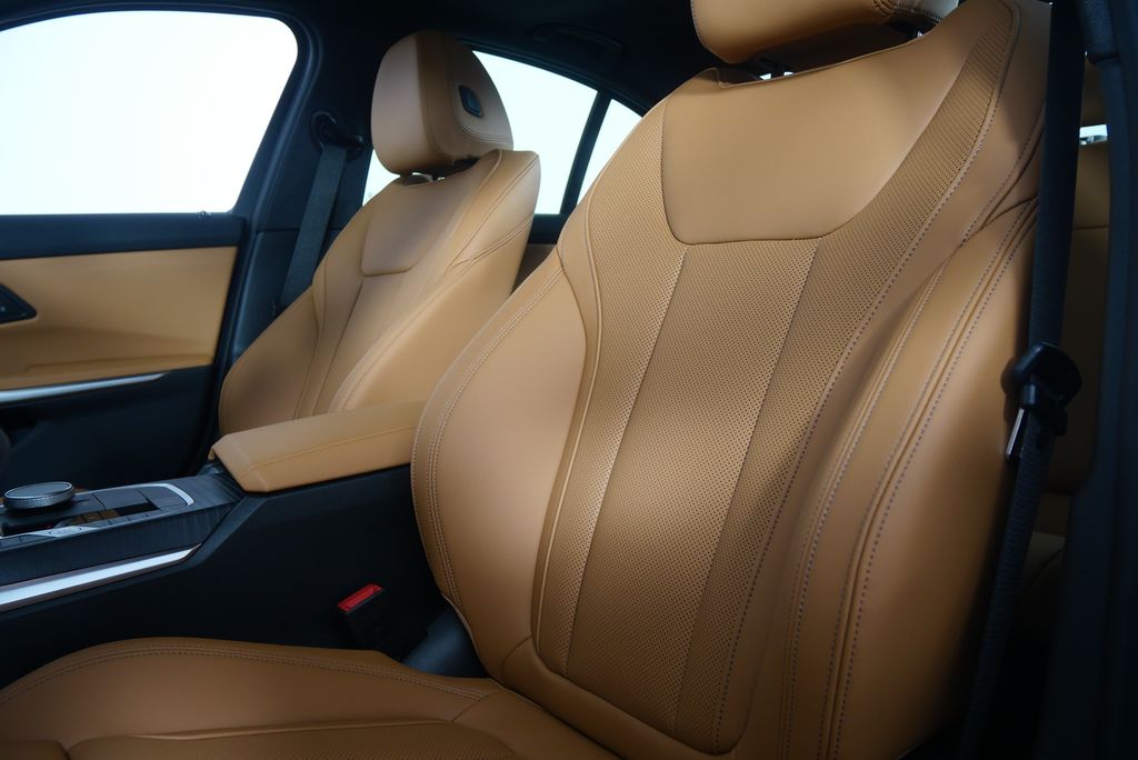 2025 BMW 3 Series 330i 10