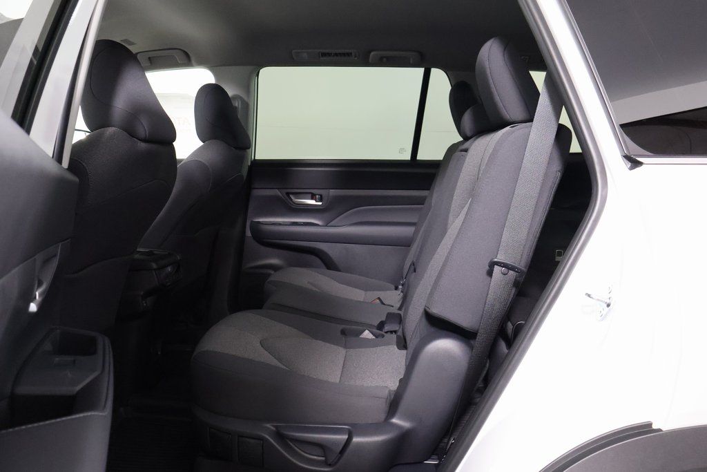 Thumbnail: 2026 Toyota Grand Highlander - 6