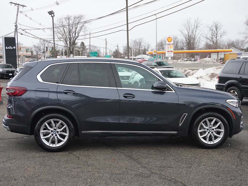 Used 2022 Gray BMW xDrive40i image 22