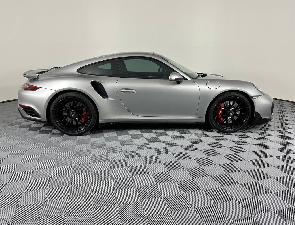 Thumbnail: 2019 Porsche 911 - 11