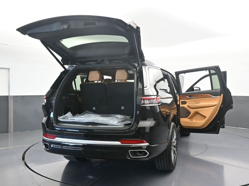 New 2025 Diamond Black Crystal Pearlcoat Jeep Summit image 74