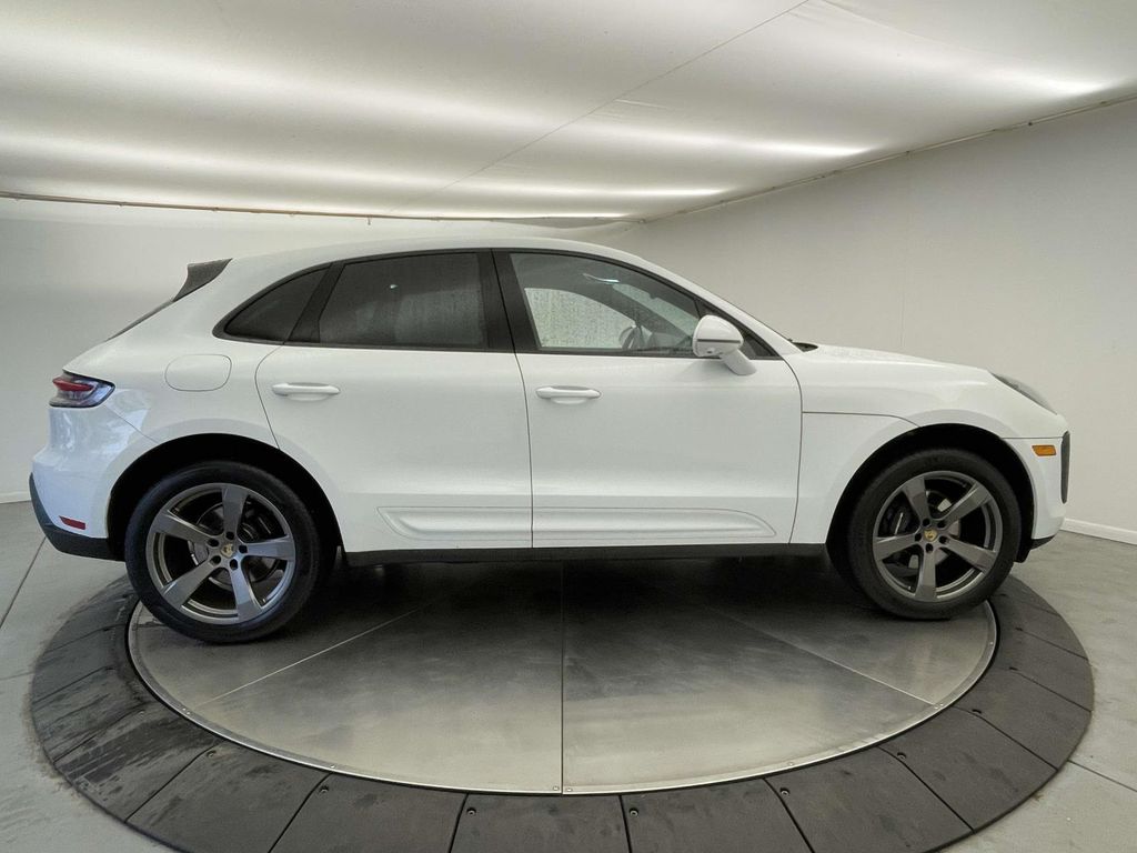 2025 Porsche Macan - 7