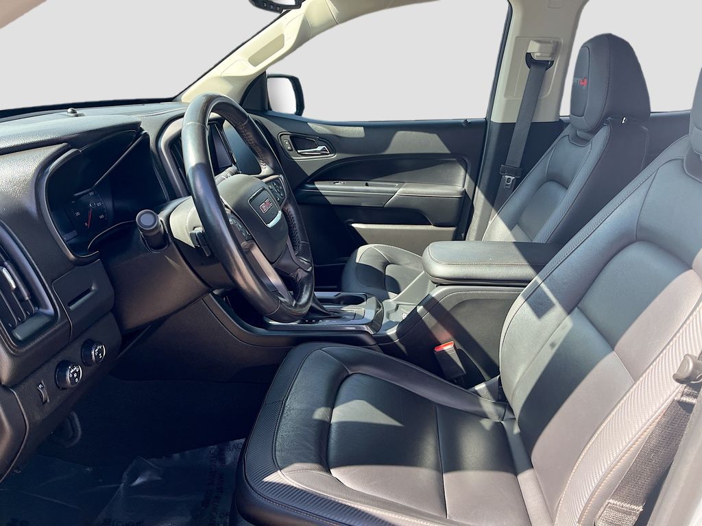 Used 2022 White GMC AT4 w/Leather image 20