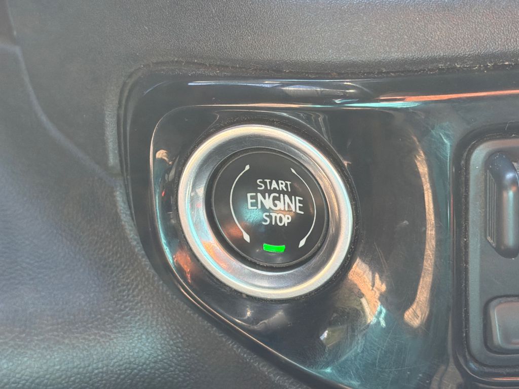 Used 2024 Gray GMC SLE image 30