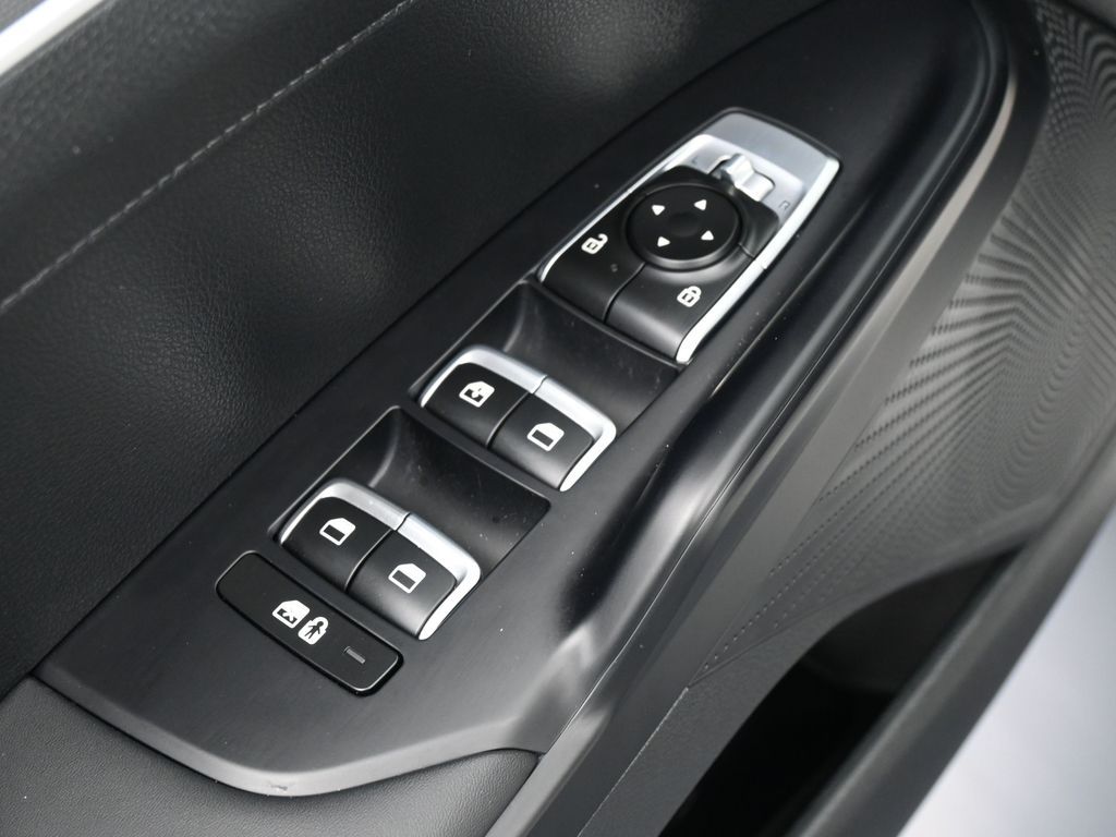 New 2025 Snow White Pearl Kia LXS image 13