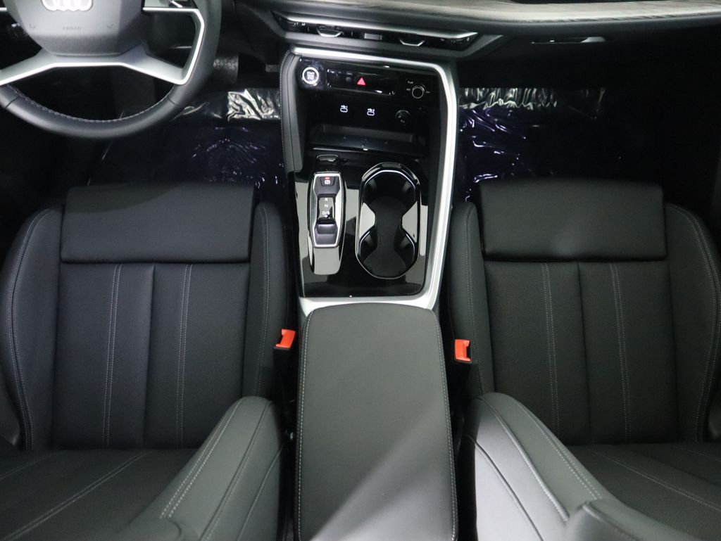 Thumbnail: 2025 Audi Q5 - 17