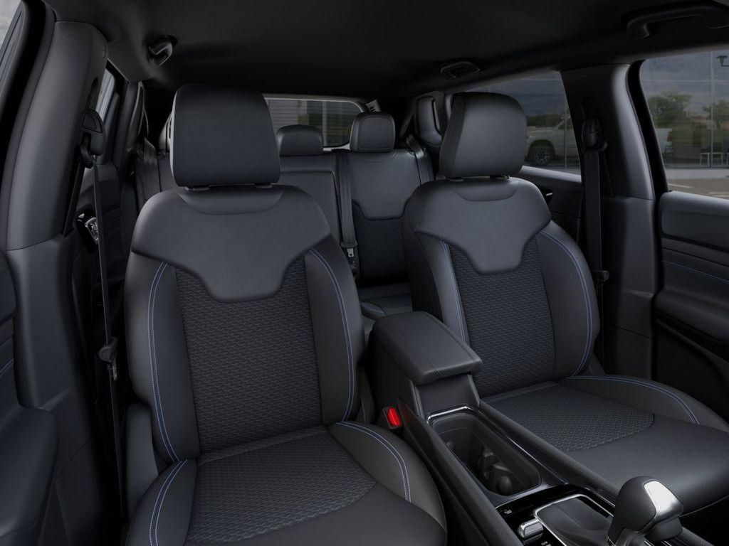 2026 Jeep Compass Latitude Silver at South Hills CDJR