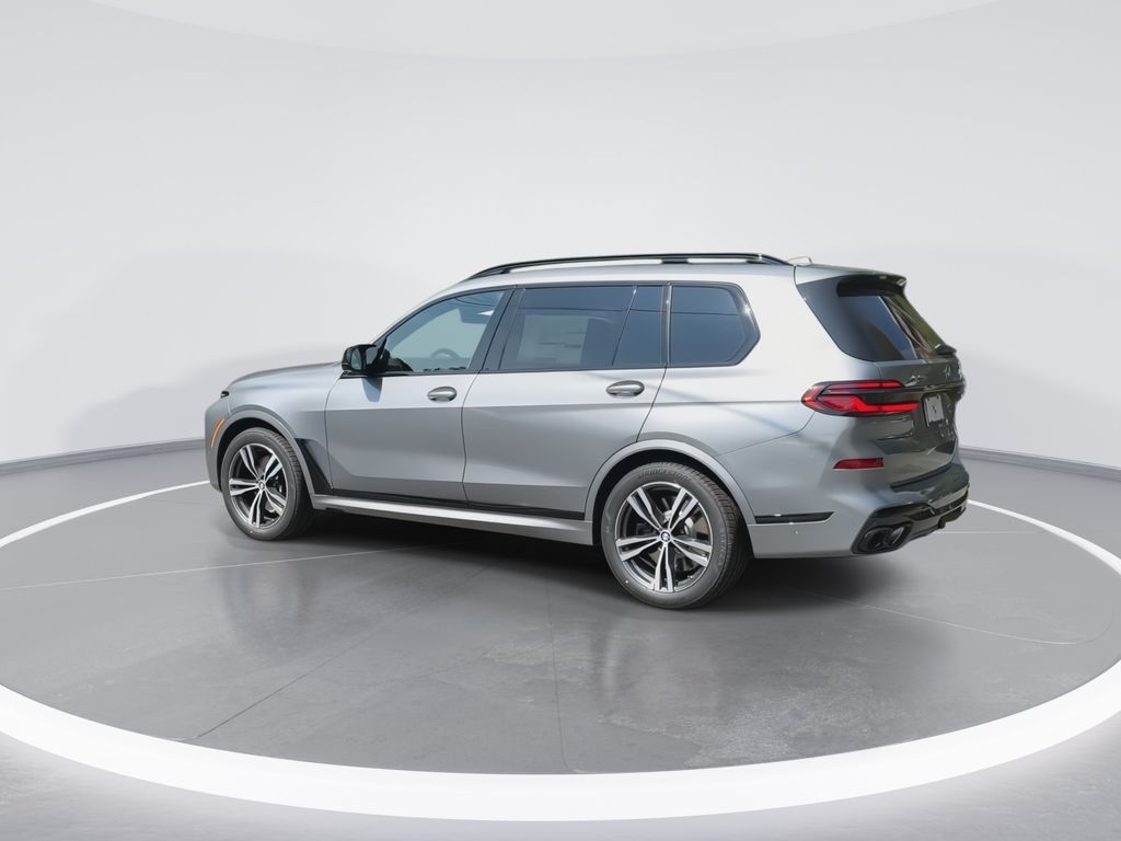 2025 BMW X7 M60i 6