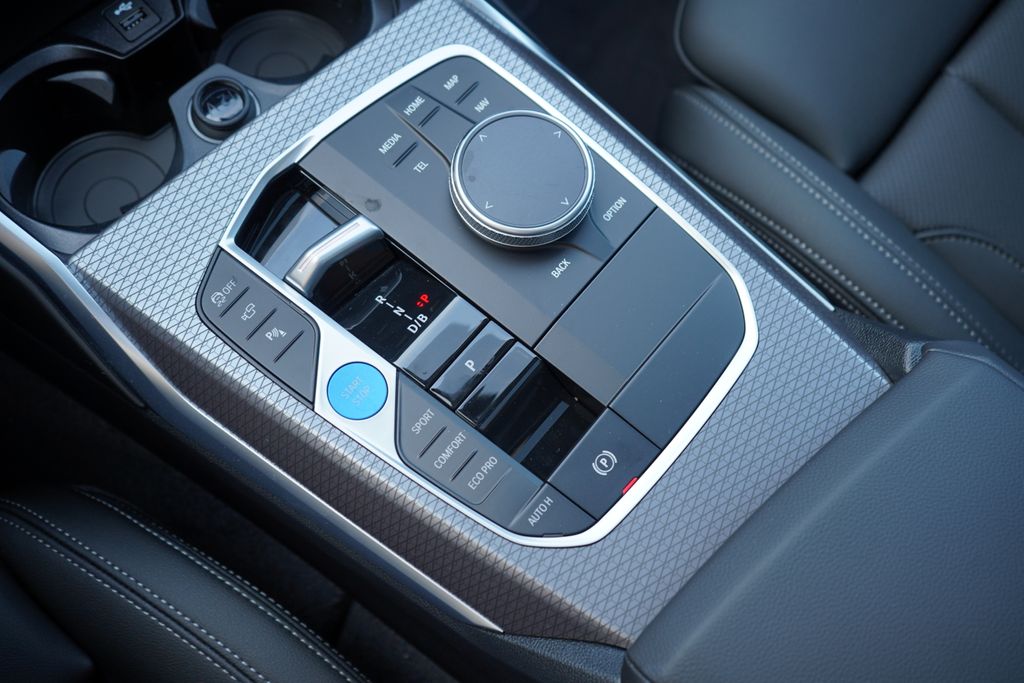 Thumbnail: 2026 BMW i4 - 18