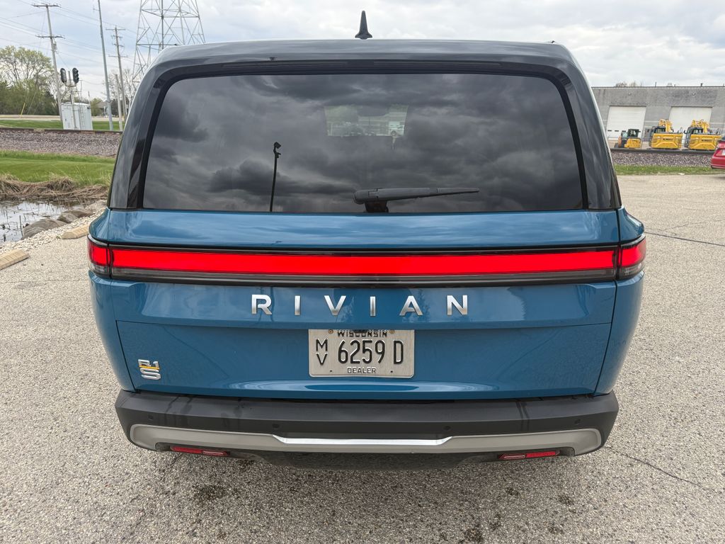 Rivian R1S