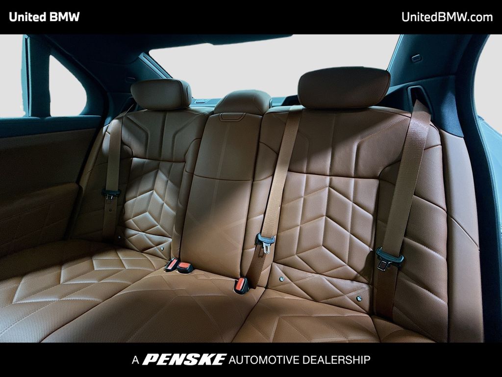 Thumbnail: 2026 BMW 7 Series - 13