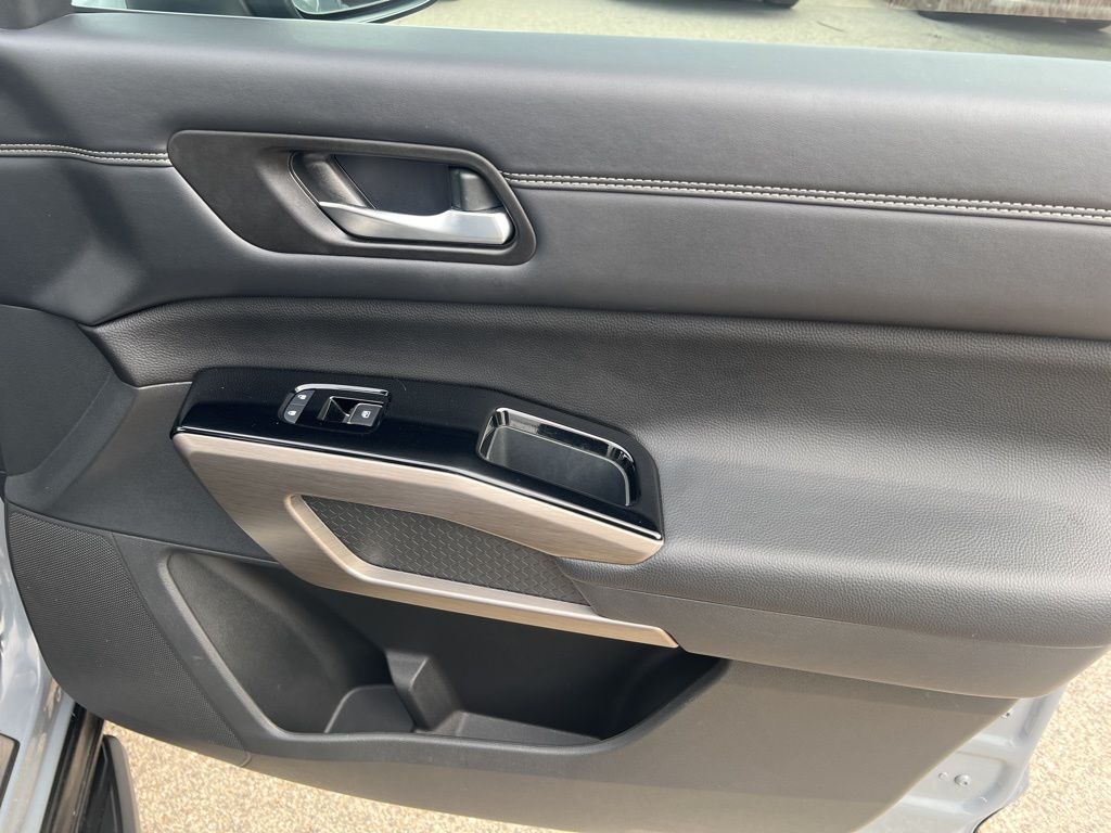 2023 Nissan Pathfinder Platinum photo