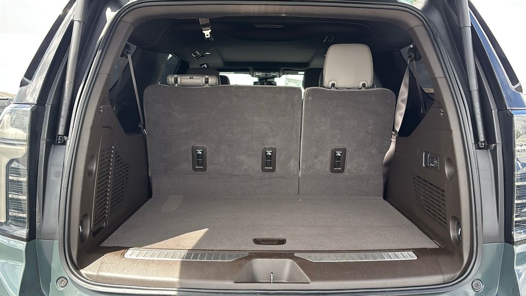 Used Car 2025 Chevrolet Suburban  Z71 For Sale Under $70,000 In Austin, Texas