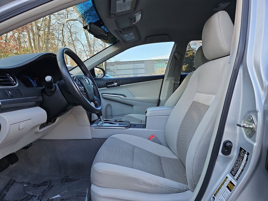 Thumbnail: 2012 Toyota Camry - 14