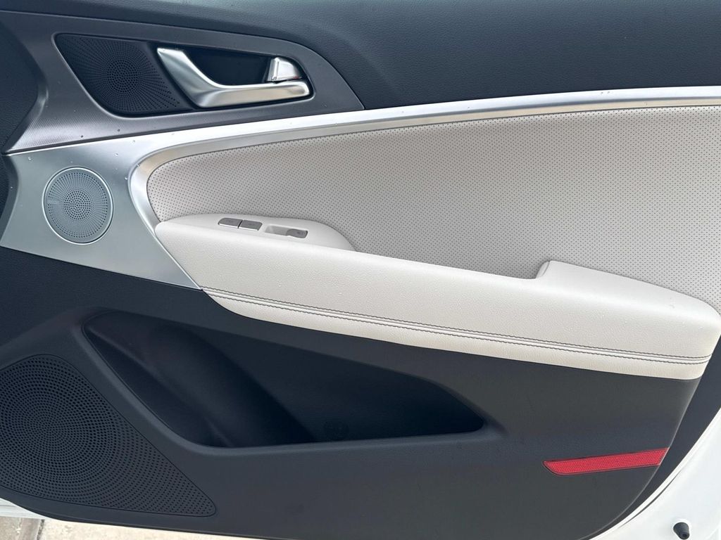 New 2026 White Genesis 3.3T Sport Prestige image 14