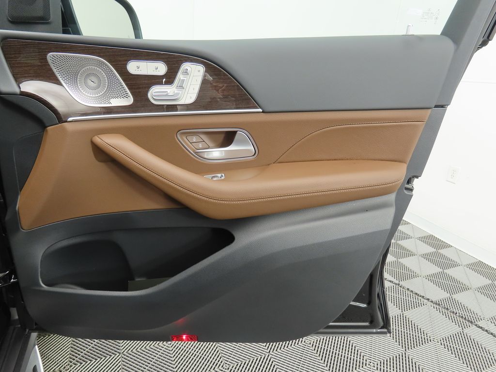 Thumbnail: 2026 Mercedes-Benz GLS - 26