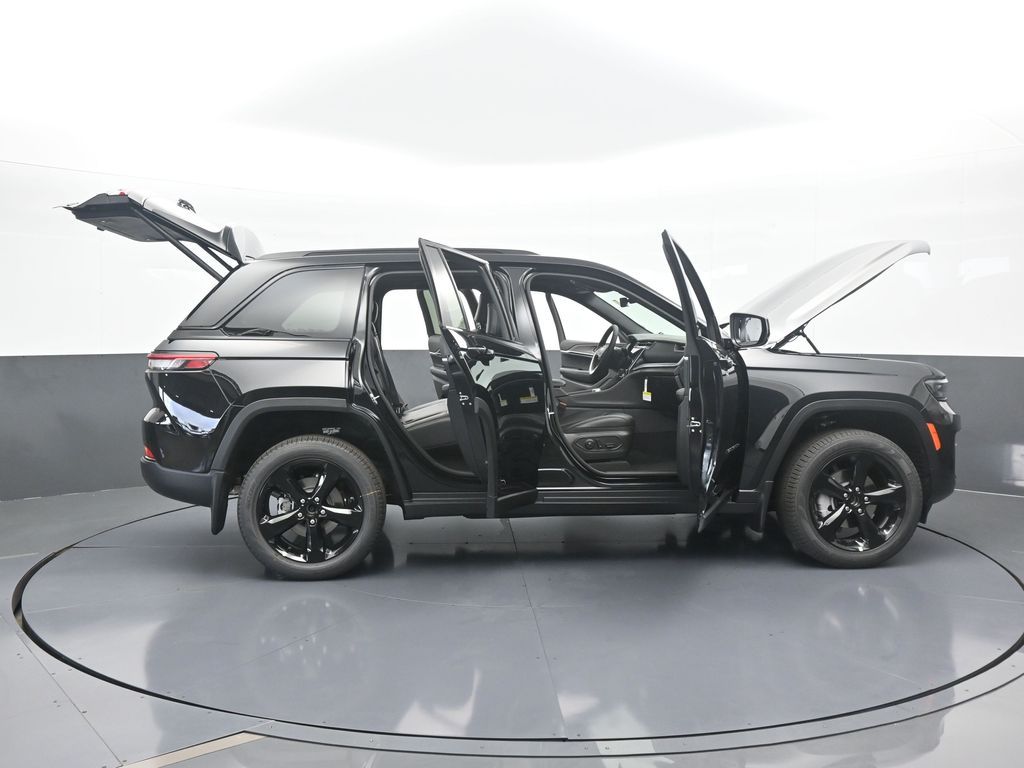 New 2025 Diamond Black Crystal Pearlcoat Jeep Limited image 69