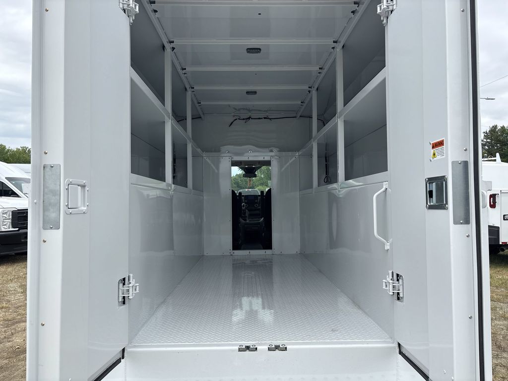 New 2025 Oxford White Ford Cutaway image 19
